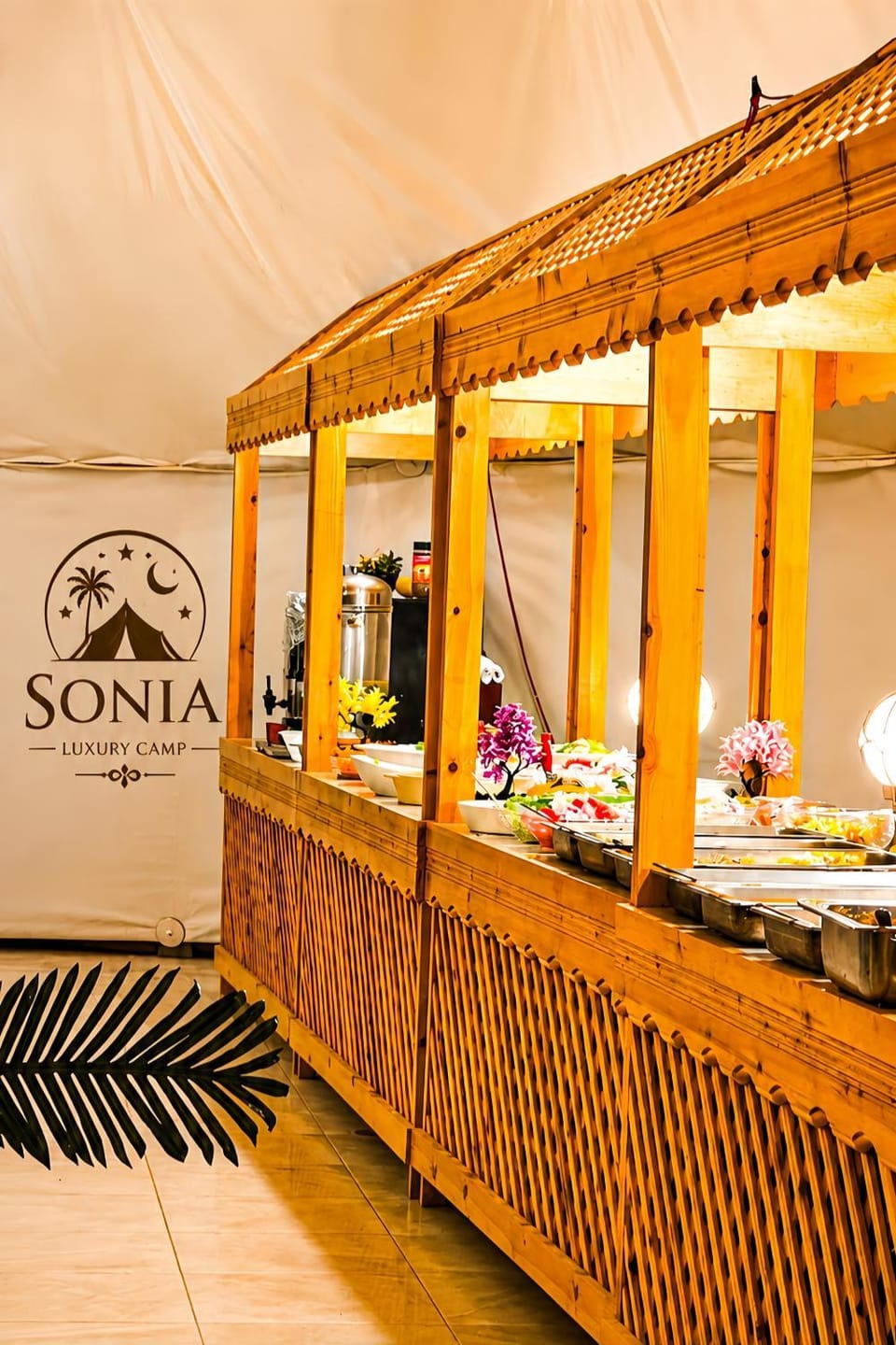 Restaurant/places to eat, Property logo or sign, Food and drinks, Logo/Certificate/Sign, Food, Buffet breakfast, Dinner, Certificate/Award