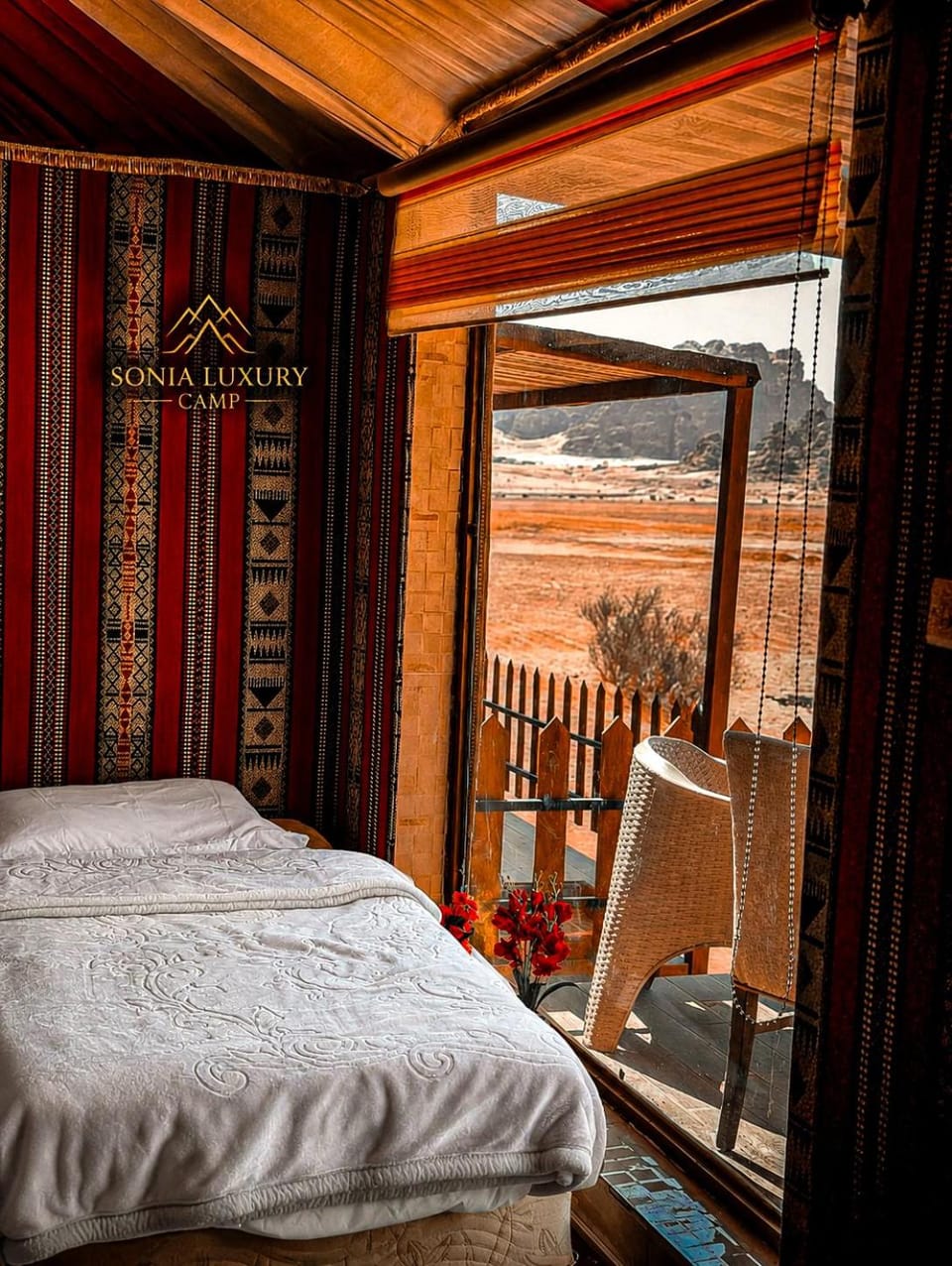 Bed, Natural landscape, View (from property/room), Balcony/Terrace, Photo of the whole room, Bedroom, Mountain view
