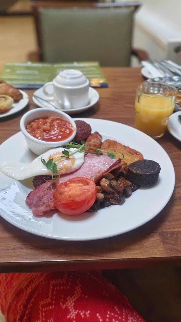 Breakfast, Continental breakfast, Lunch, Dinner