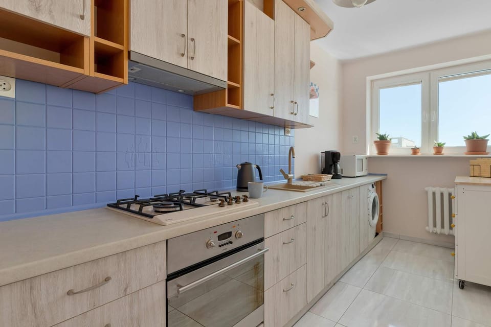Coffee/tea facilities, Kitchen or kitchenette, stove