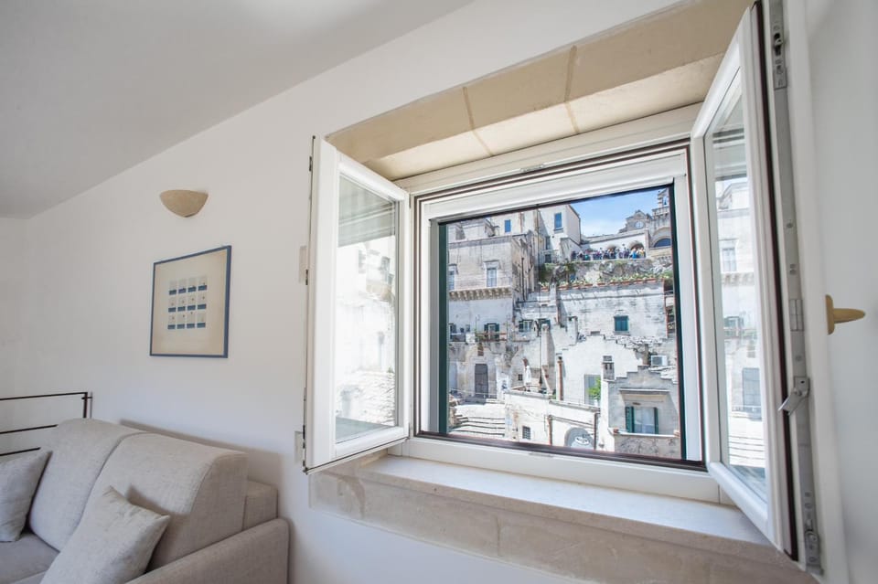 View (from property/room), Decorative detail, City view, Landmark view, Landmark view