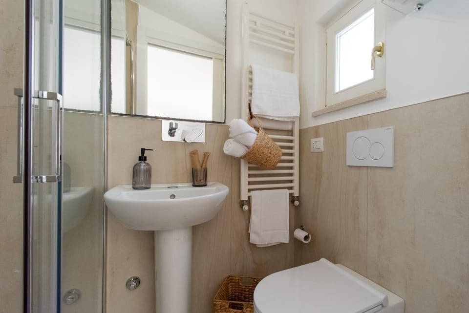 Shower, Bathroom, towels
