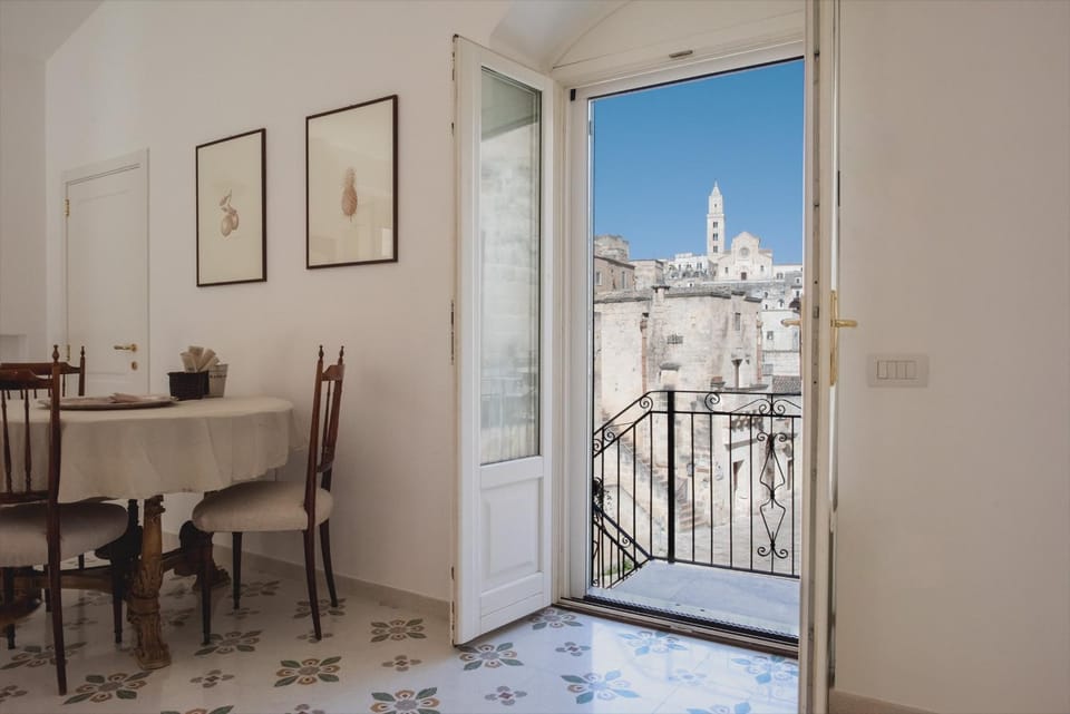 Patio, View (from property/room), Balcony/Terrace, City view, Landmark view, Street view