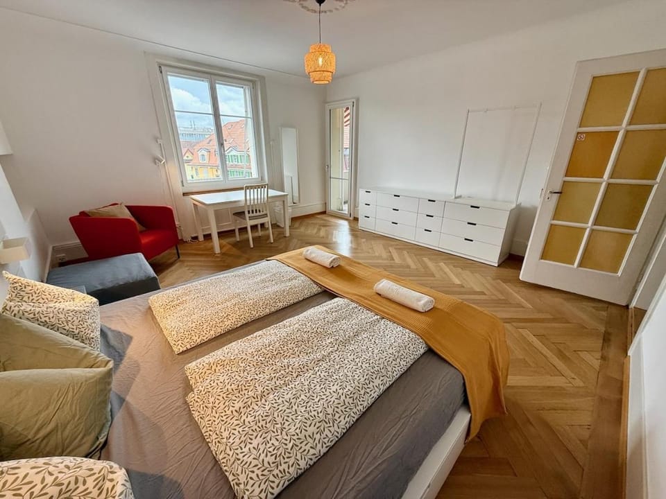 Bed, Photo of the whole room, Seating area, Bedroom, wardrobe