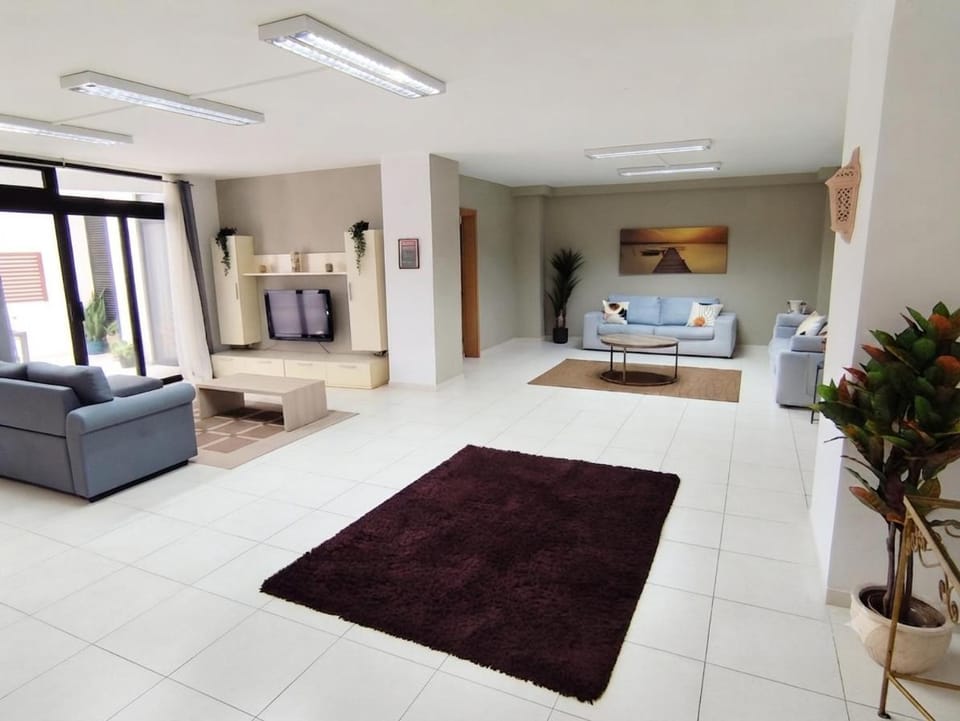 TV and multimedia, Living room, Photo of the whole room, Seating area