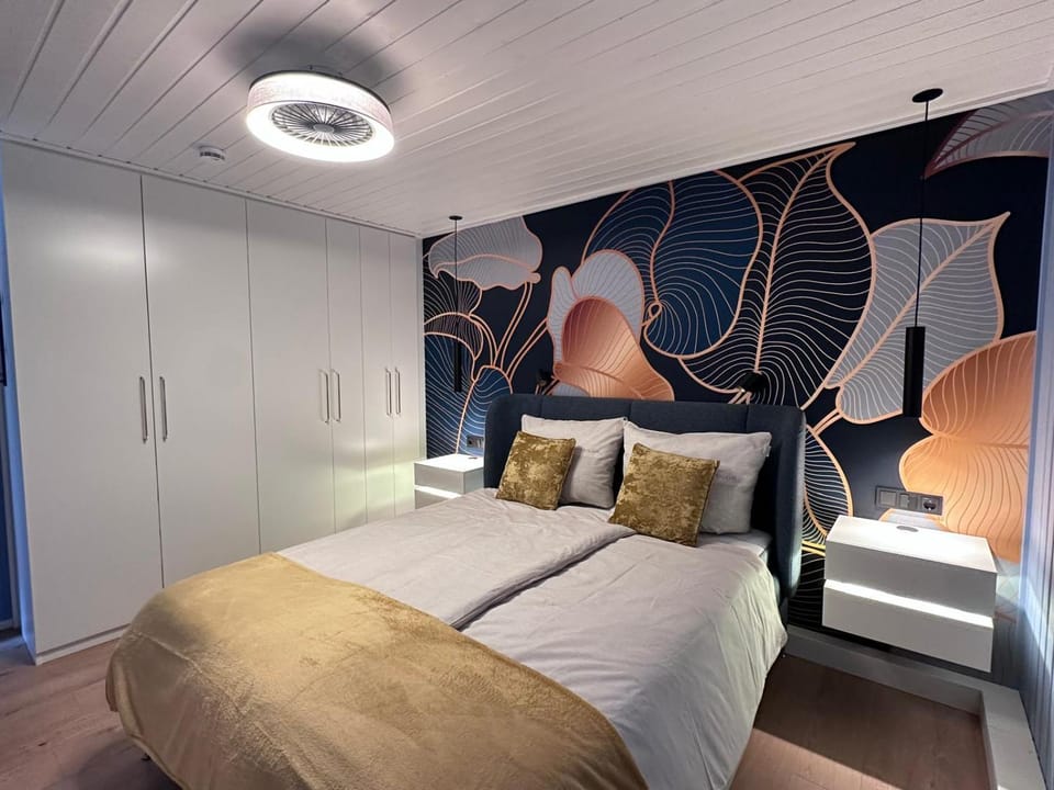 Bed, Photo of the whole room, Bedroom, wardrobe