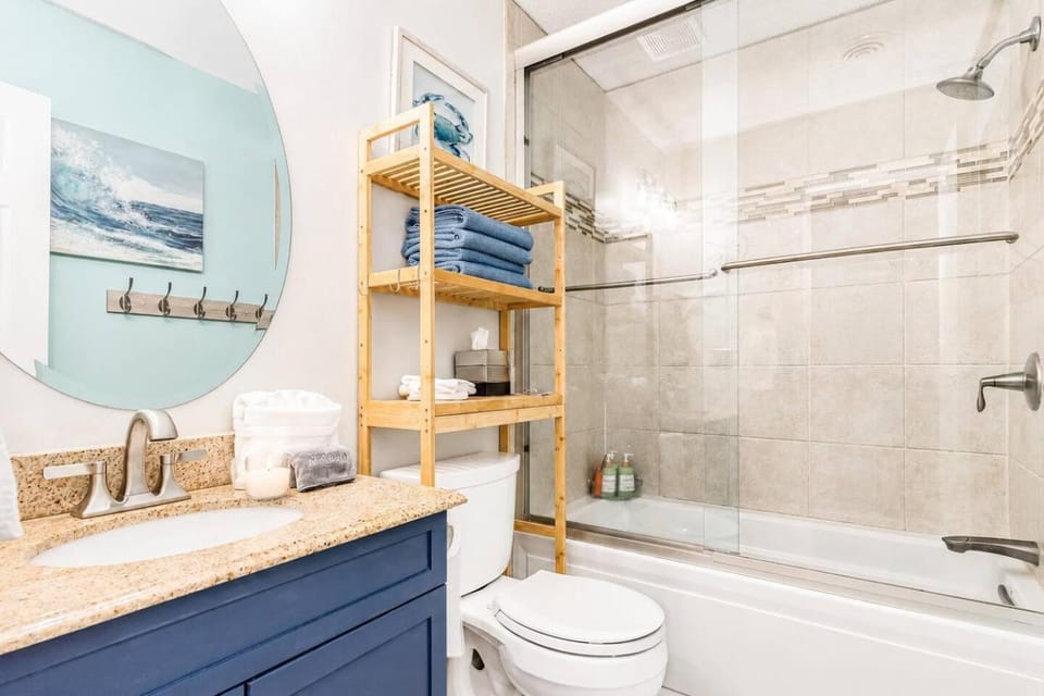 Shower, Toilet, Bathroom, Bath, towels