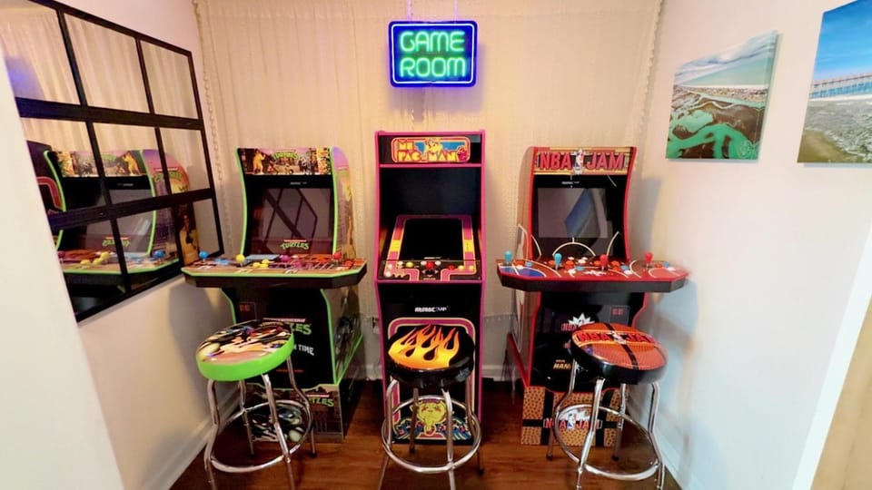 Game Room, Seating area, Entertainment, Family