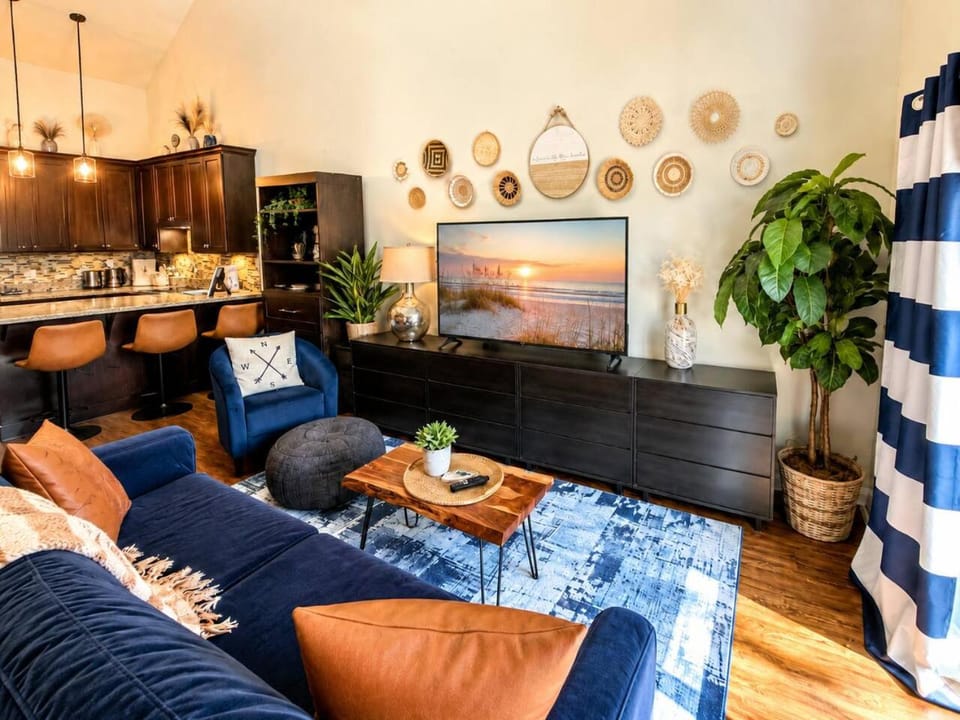 Communal lounge/ TV room, TV and multimedia, Living room, Seating area, Evening entertainment