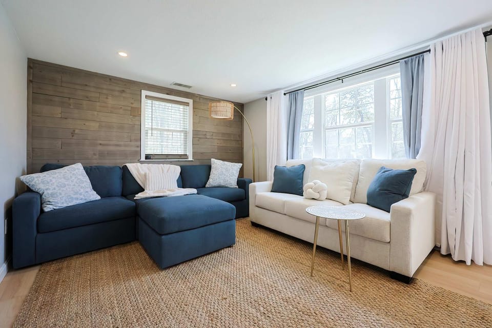 Prime Weeks Still Available, Renovated, Beaches! House in Yarmouth Port
