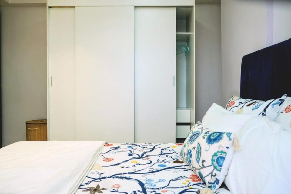 Luxury Mahal Majesty l Urban escape l Ocean view Apartment in Mumbai
