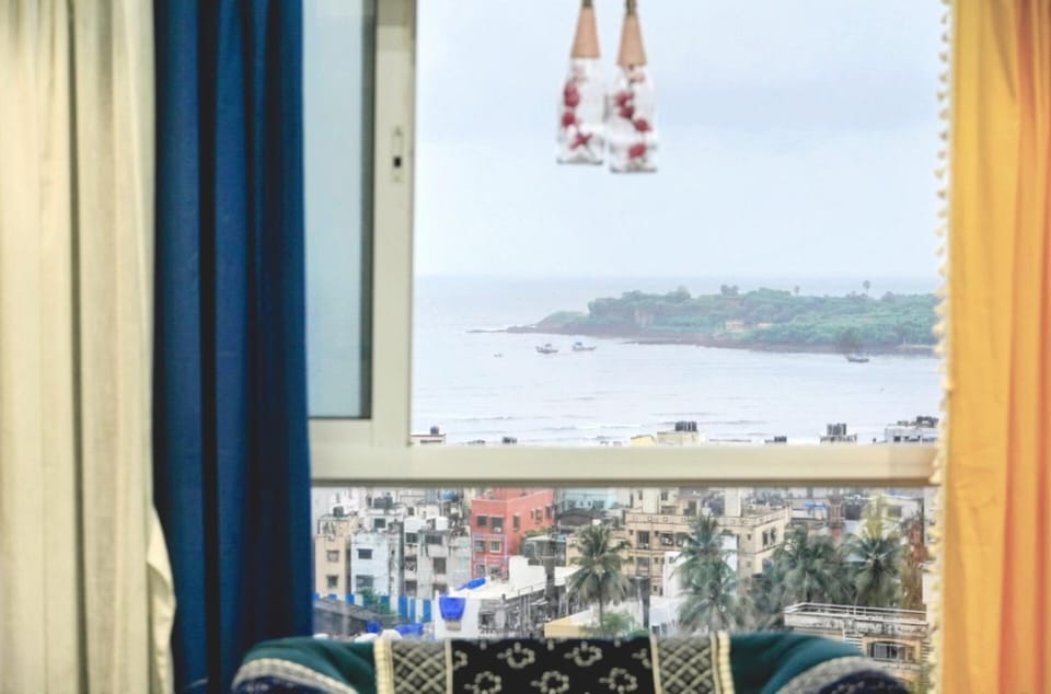 Luxury Mahal Majesty l Urban escape l Ocean view Apartment in Mumbai