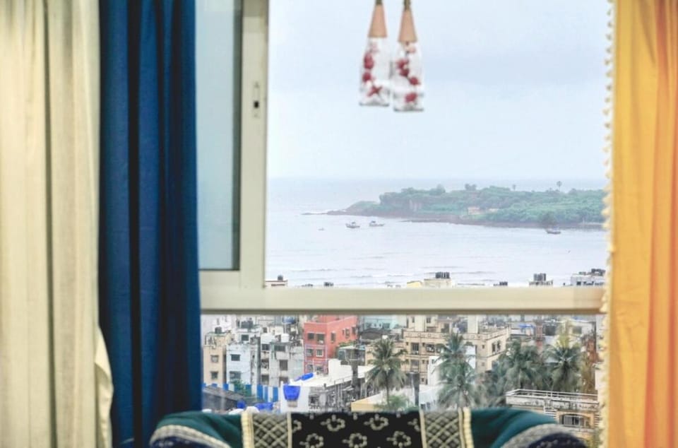 Luxury Mahal Majesty l Urban escape l Ocean view Apartment in Mumbai