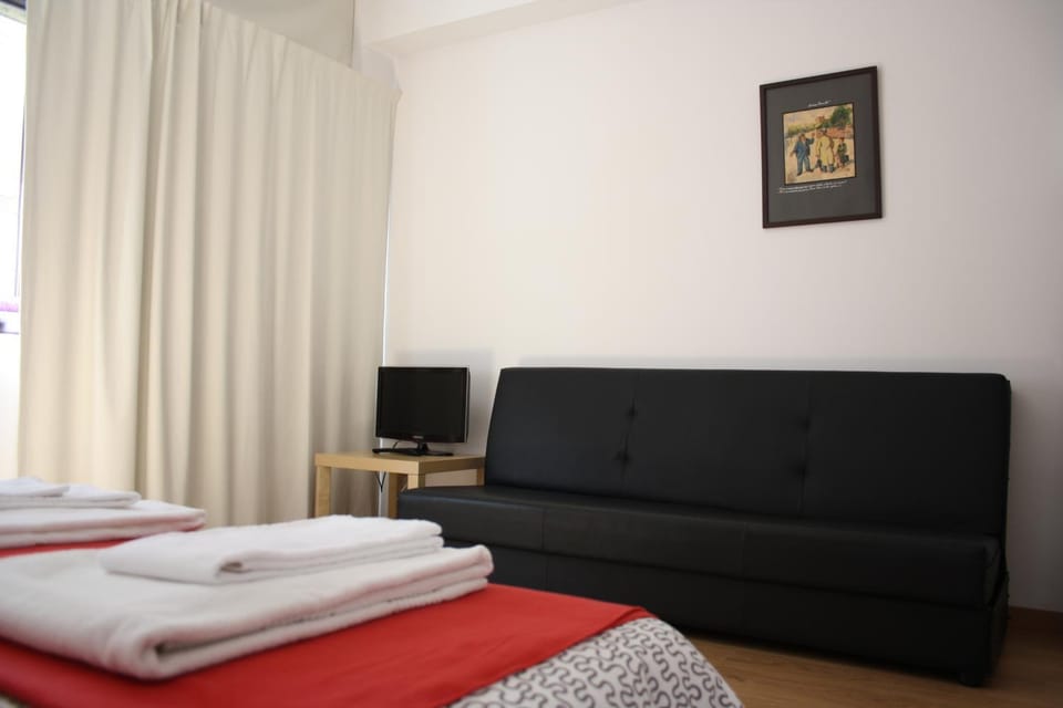 Photo of the whole room, Guests