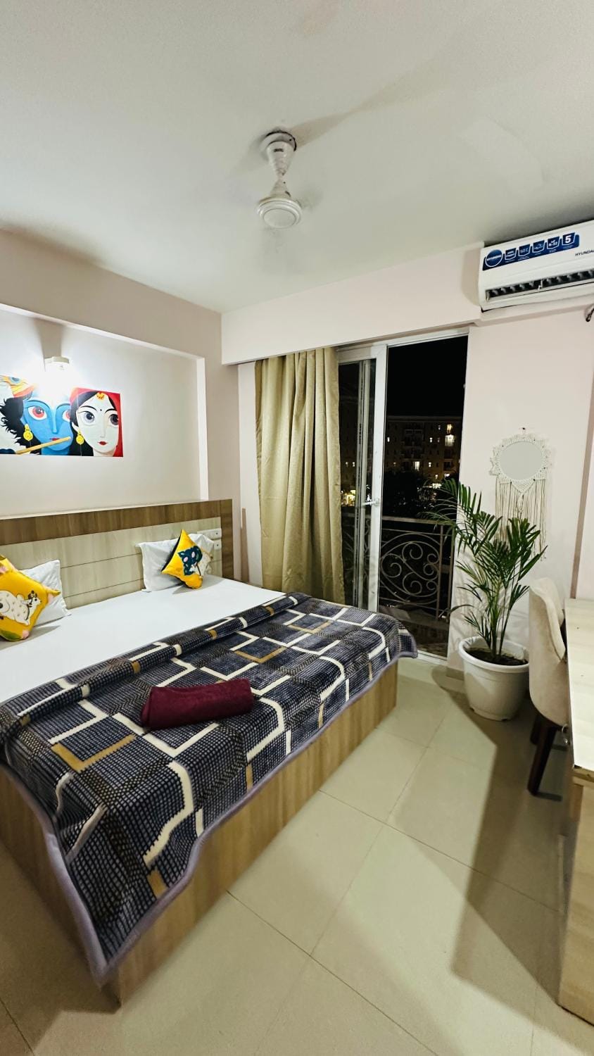 Blue Madhav Rooms Apartment in Uttar Pradesh