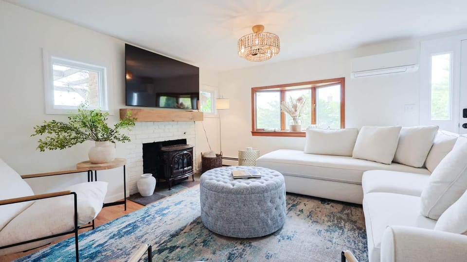 Spacious Cape Escape Near Rail Trail & Downtown House in Chatham