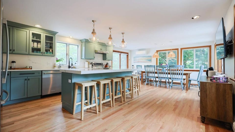 Spacious Cape Escape Near Rail Trail & Downtown House in Chatham