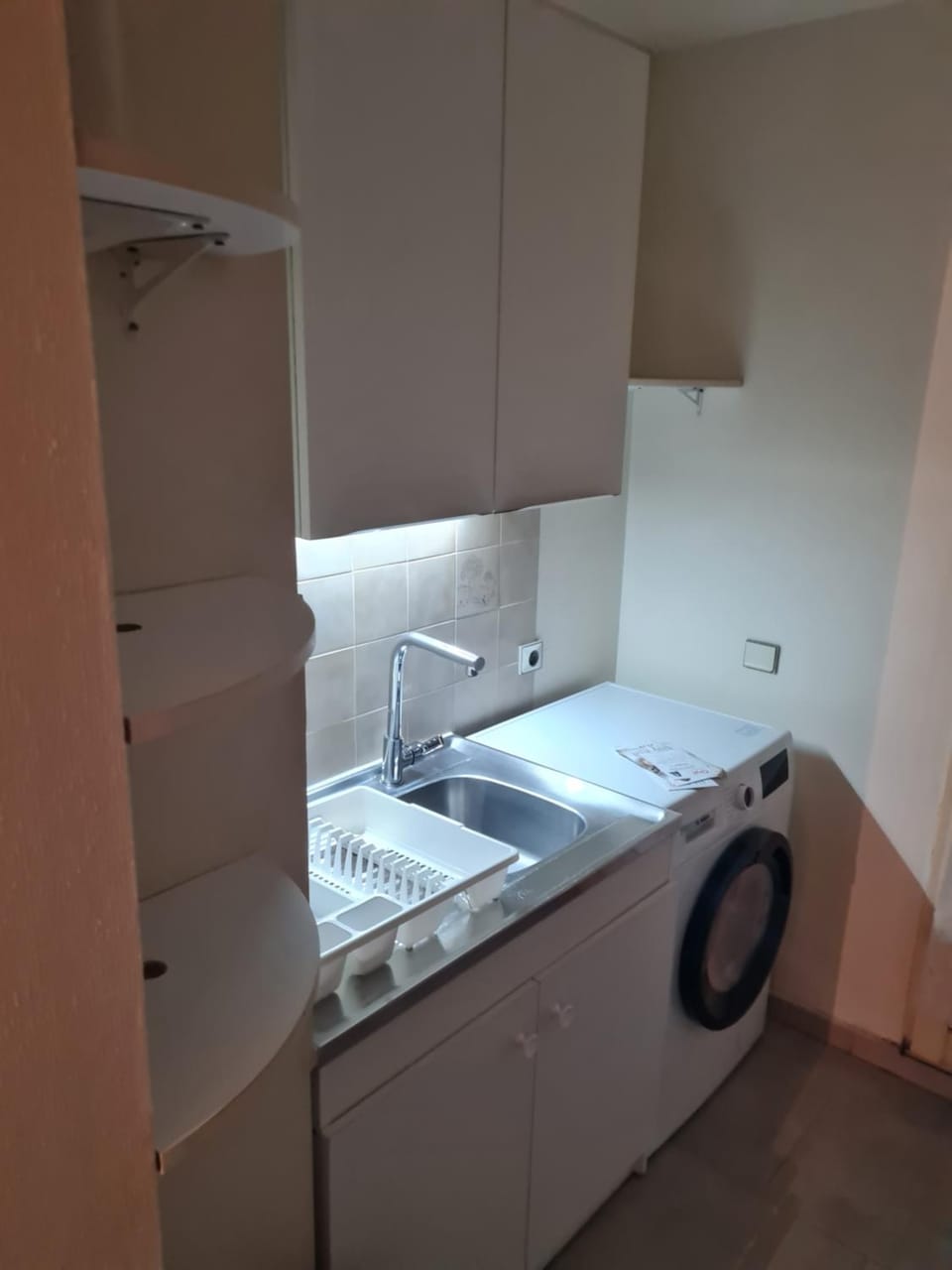 Kitchen or kitchenette, washing machine