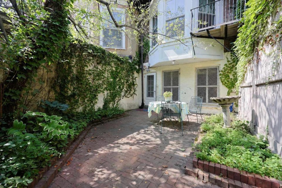 Boston Brownstone Stay, Includes Parking House in Back Bay