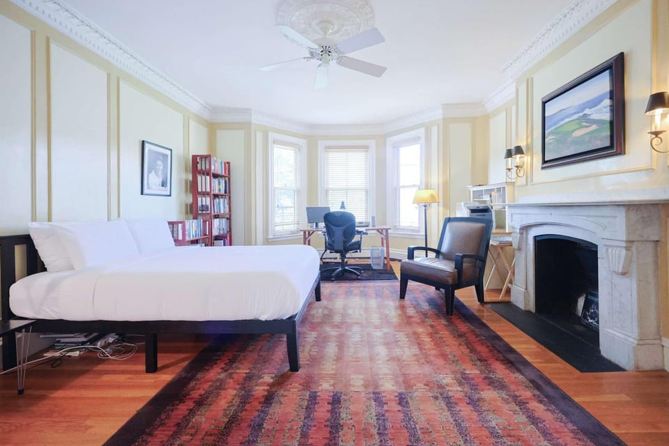 Boston Brownstone Stay, Includes Parking House in Back Bay