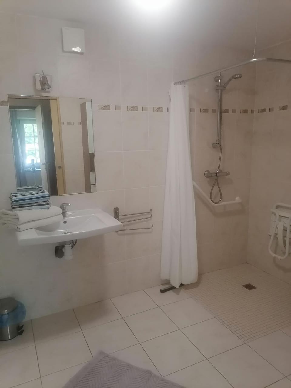 Bathroom, towels