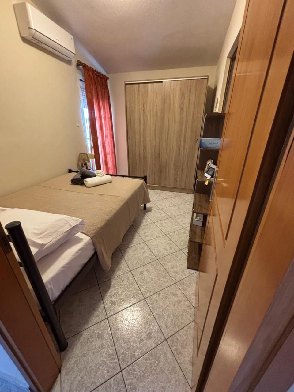 Bed, Bedroom, wardrobe, air conditioner