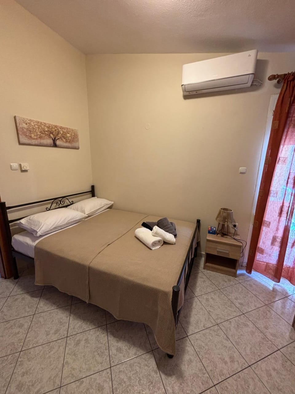 Bed, Bedroom, air conditioner