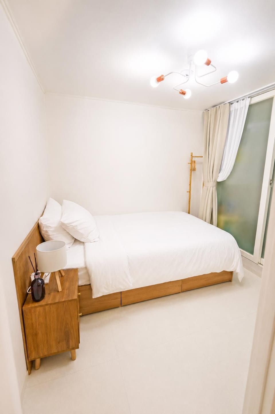 Bed, Bedroom, air conditioner