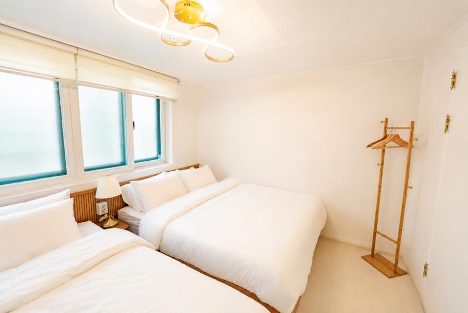 Bed, Bedroom, air conditioner