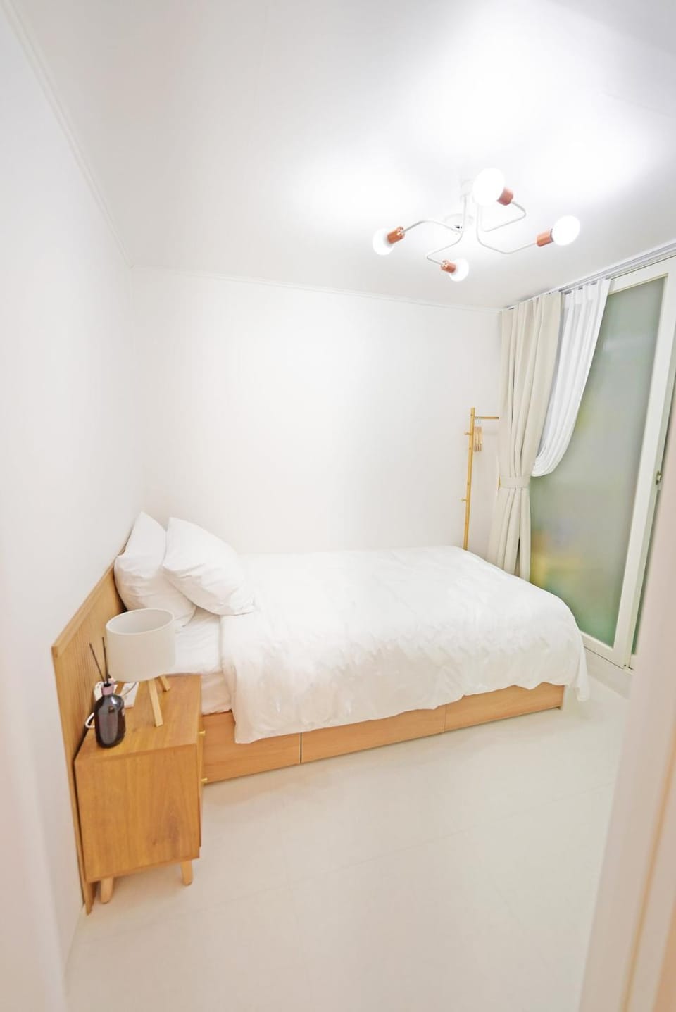 Bed, Bedroom, air conditioner