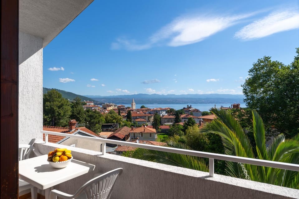 Balcony/Terrace, Seating area, City view, Sea view