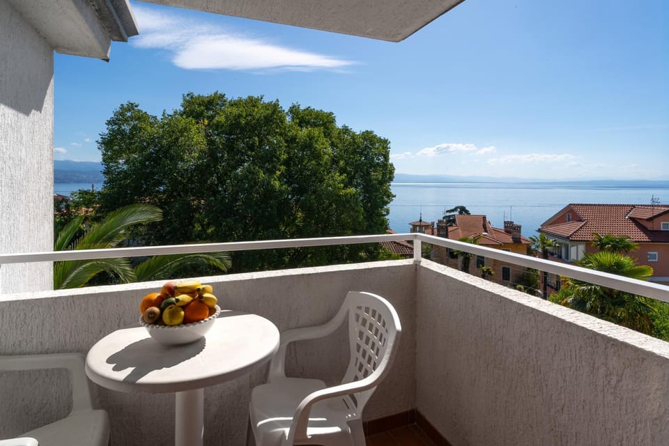 View (from property/room), Balcony/Terrace, Seating area, Sea view