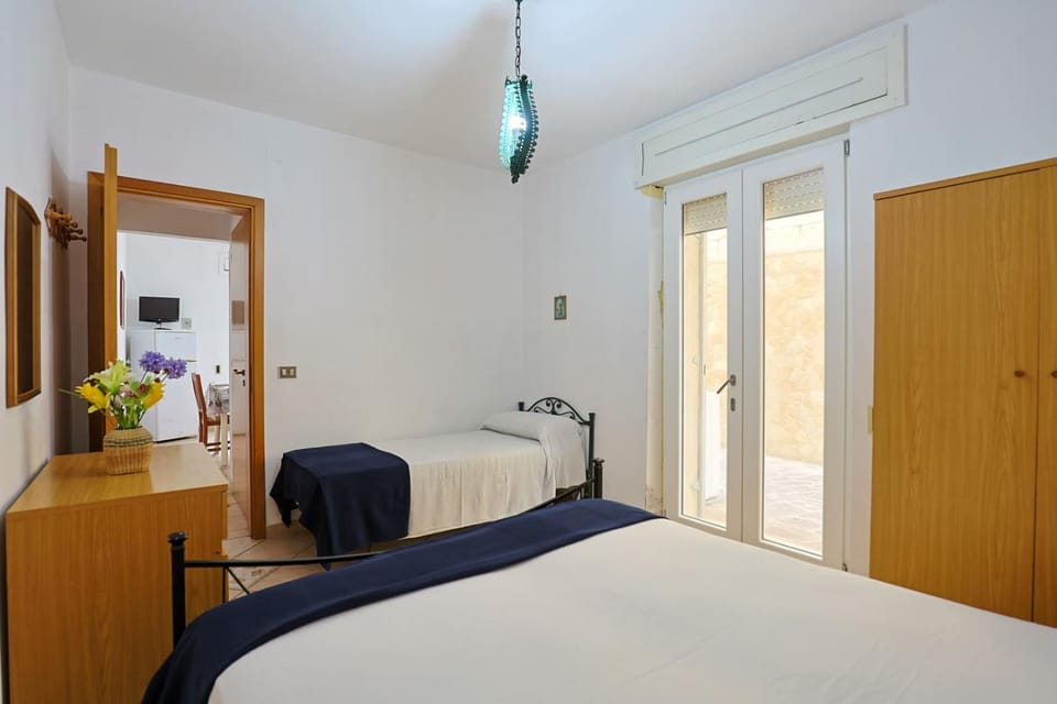 Bed, Photo of the whole room, Bedroom, hair dresser, wardrobe