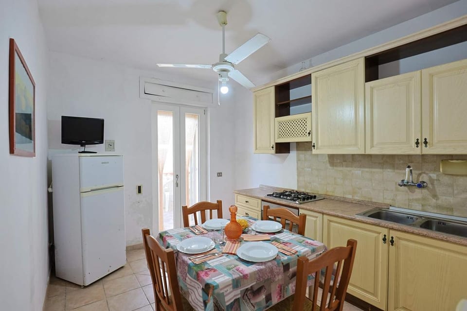 TV and multimedia, Kitchen or kitchenette, Dining area, dishwasher, fireplace, minibar, oven, pet friendly, stove