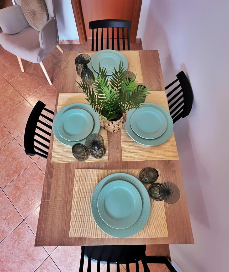 Dining area, Food