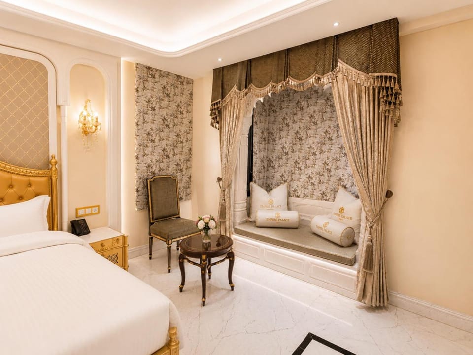 Bed, Seating area, Bedroom