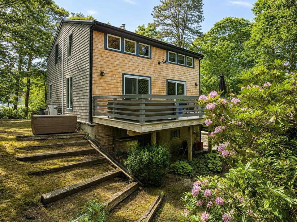 Families, Plenty Of Space, Summer Vibes Awaits House in Centerville