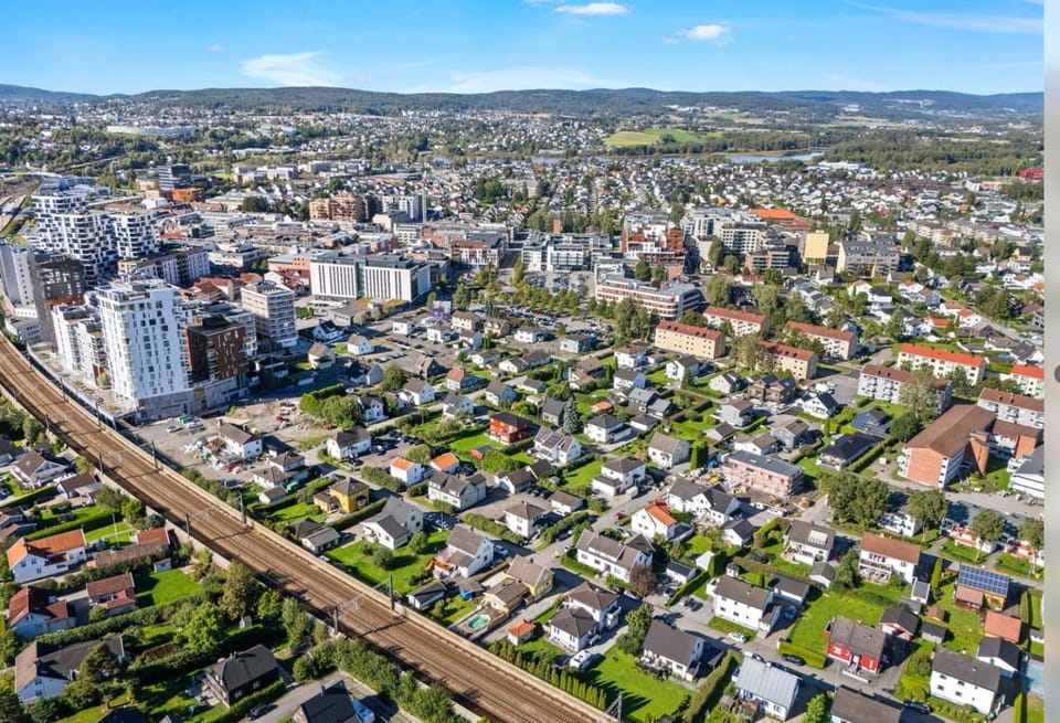 Modern renovated flat just 10 min train to Oslo and Airport Apartment in Viken, Norway