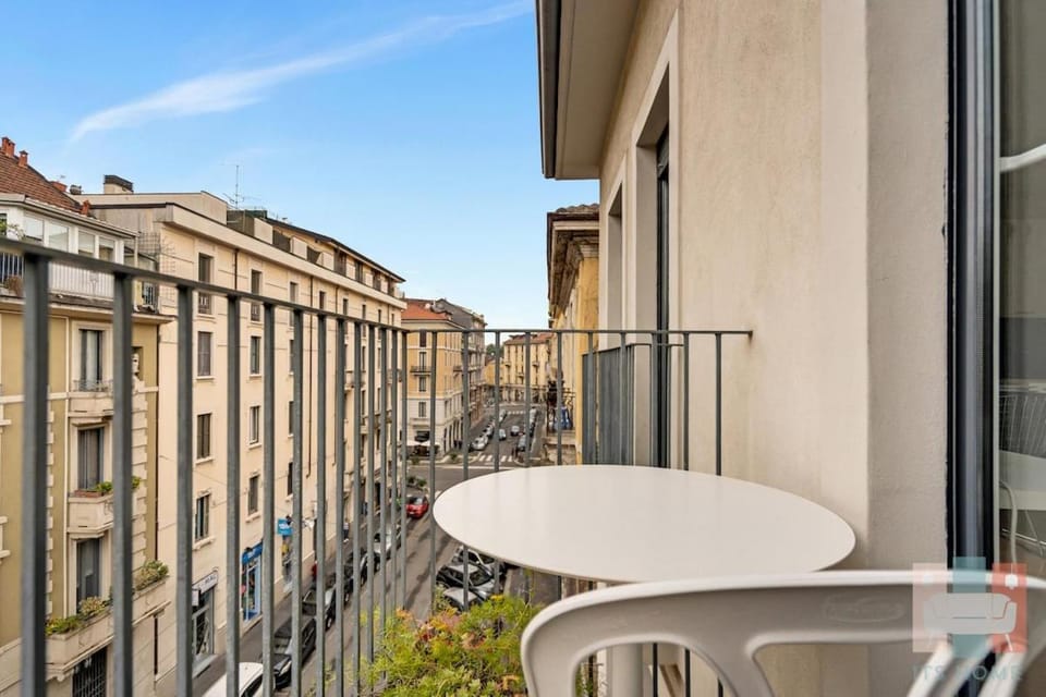 RI24 Bright two-room apartment with a cozy balcony Apartment in Milan