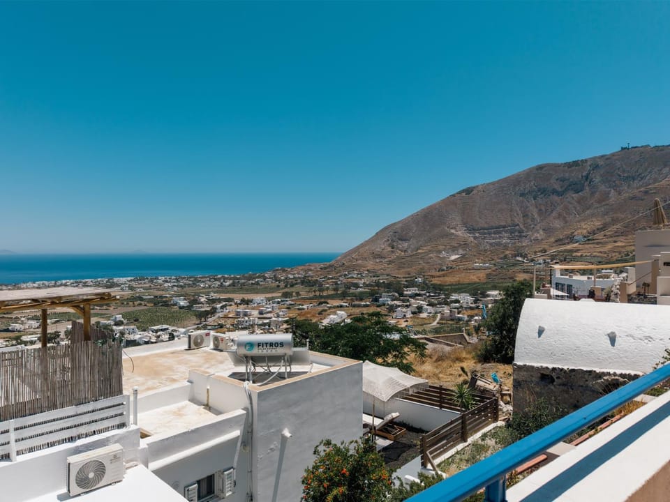 Aura Santorini - The Retreat by ΜΡS House in Santorini