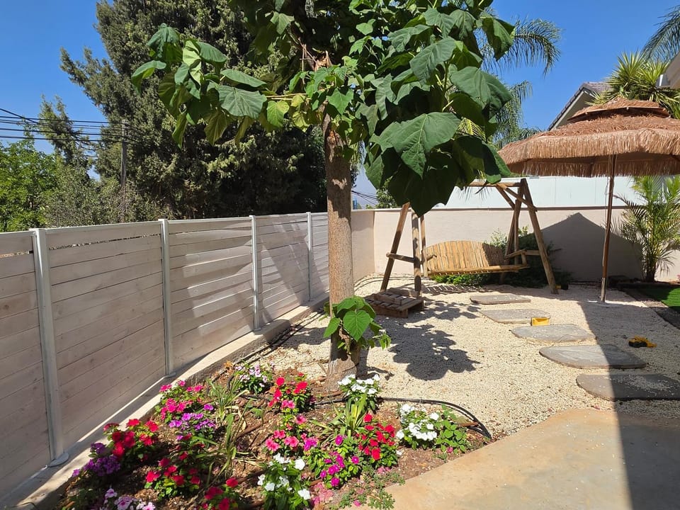 הבקתות במושבה Nature lodge in North District