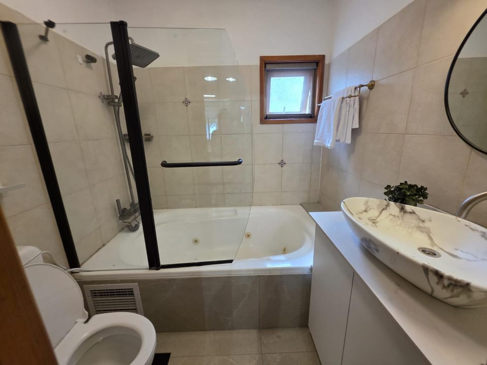 Shower, Toilet, Hot Tub
