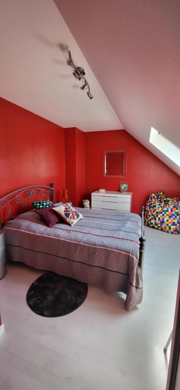 Bed, Bedroom