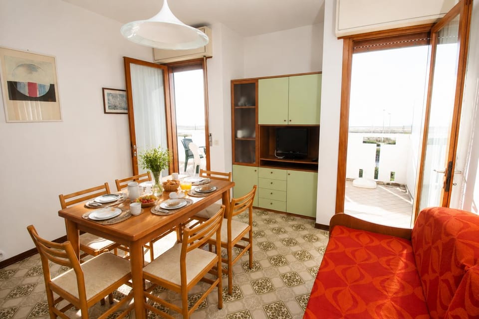 Living room, Dining area, Sea view