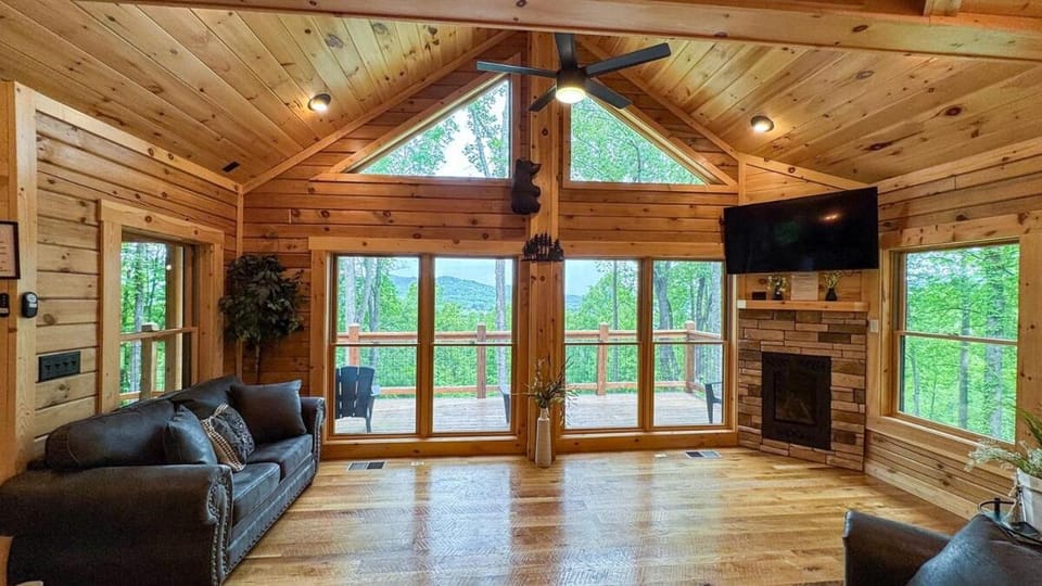 Wears Valley Log Cabin - Elegance, Comfort, Views Cabin in Sevier County