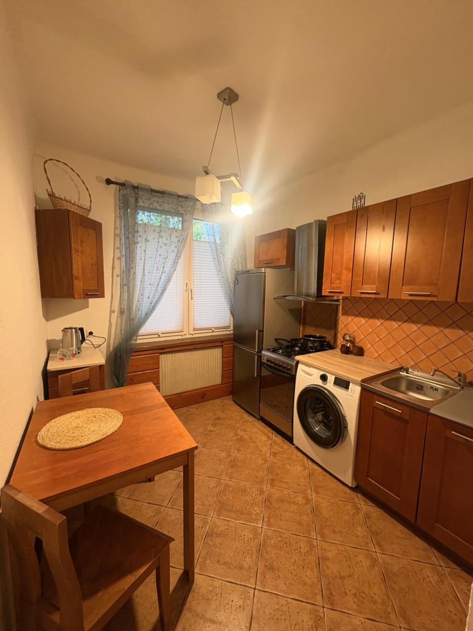 Kitchen or kitchenette, microwave, washing machine