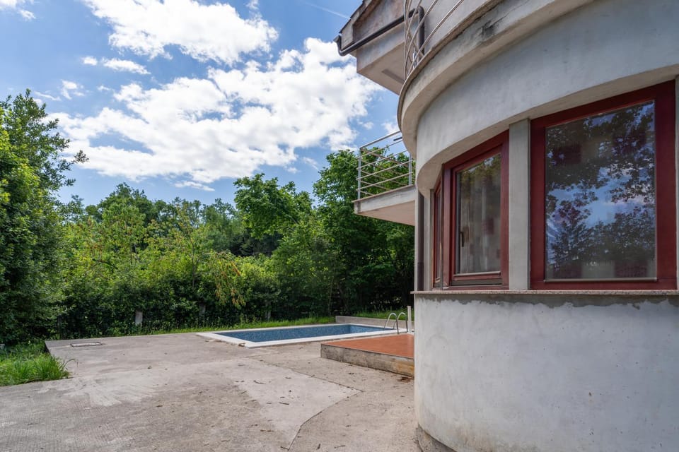 Property building, Patio, Swimming pool, Inner courtyard view