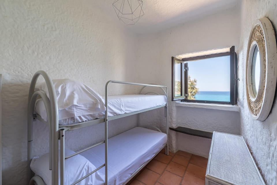 Photo of the whole room, bunk bed
