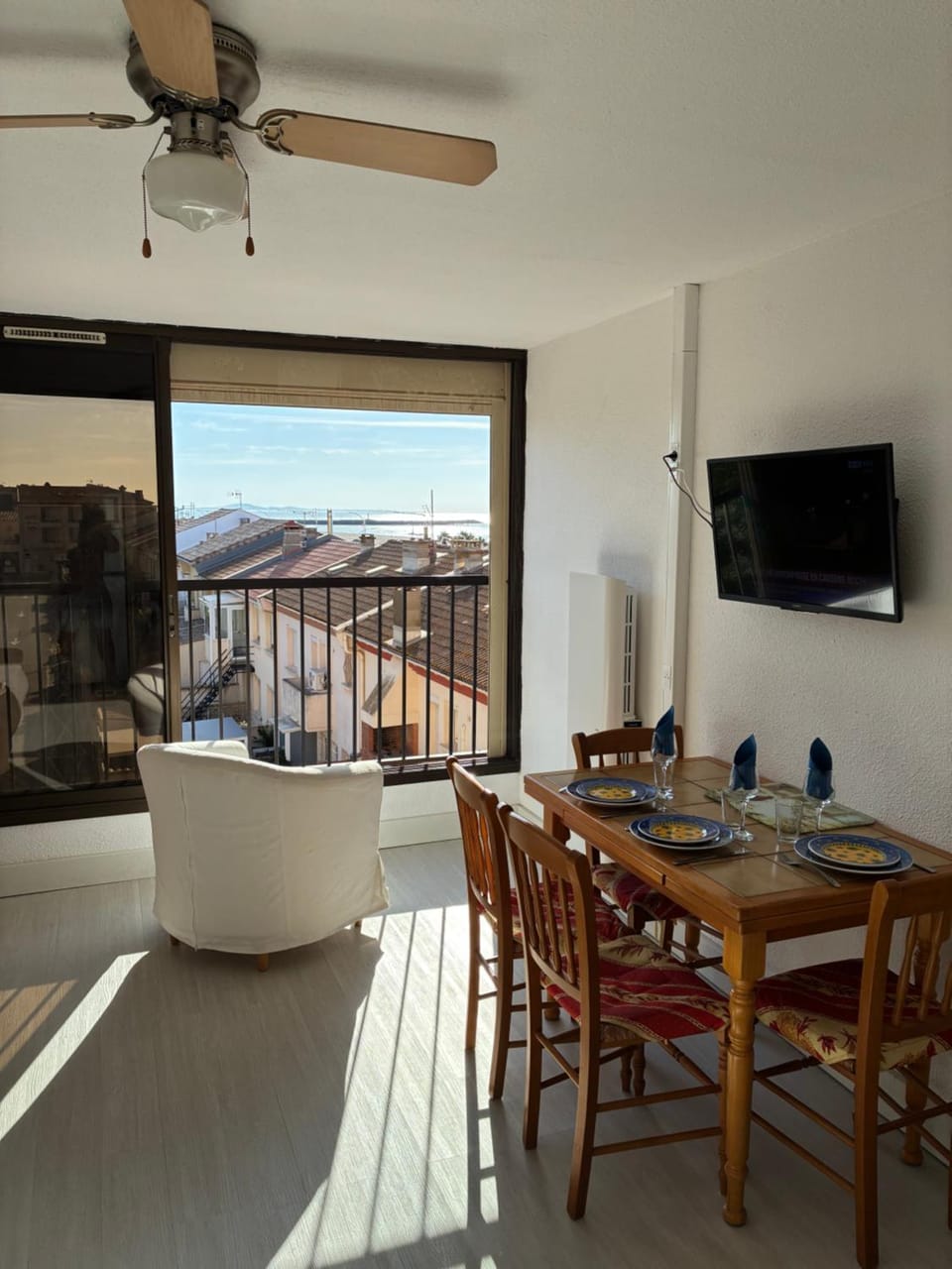 TV and multimedia, Living room, Dining area, Sea view, internet, air conditioner