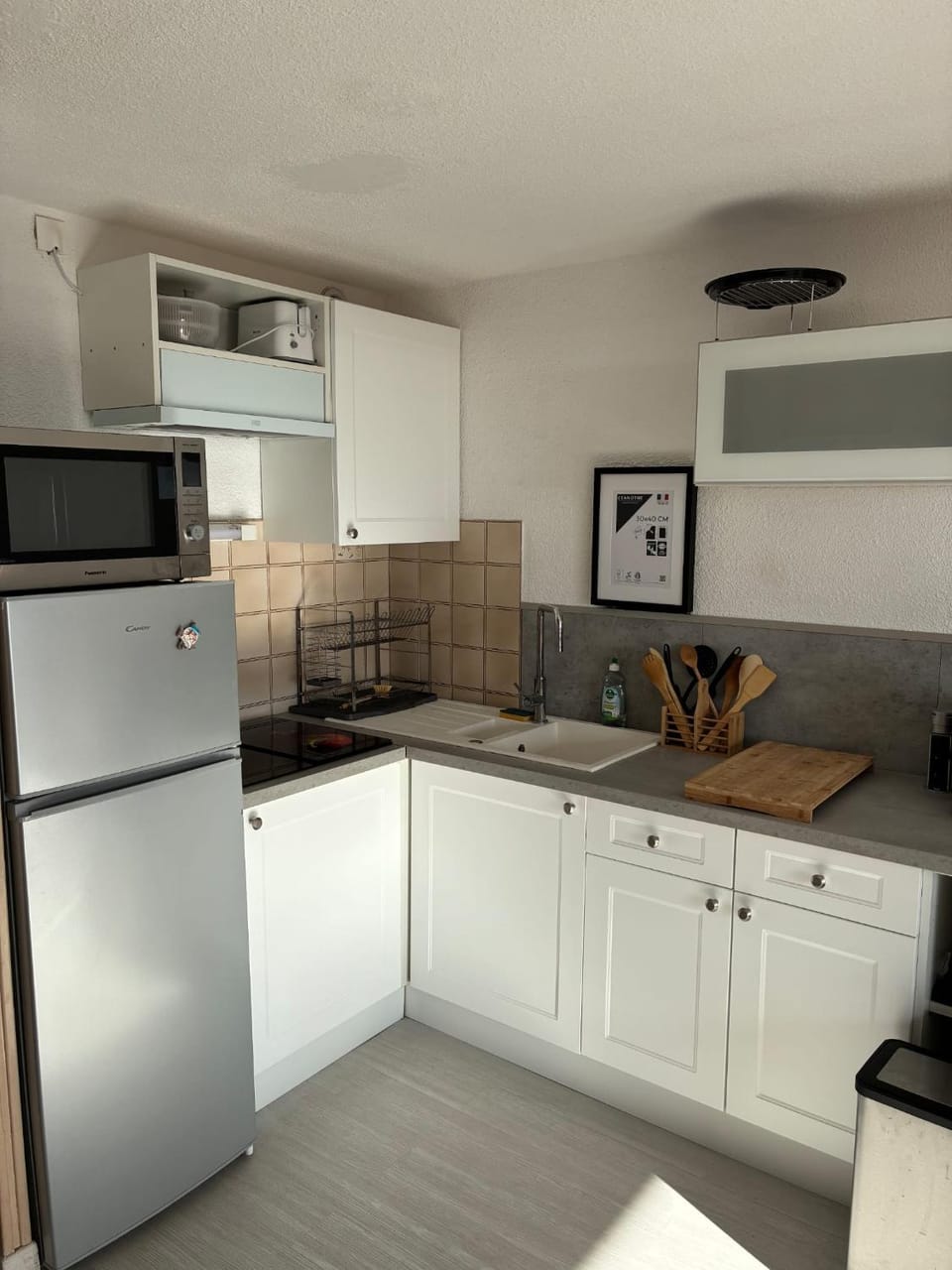 Coffee/tea facilities, Kitchen or kitchenette, oven, stove, toaster